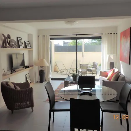 Comme Chez Soi *